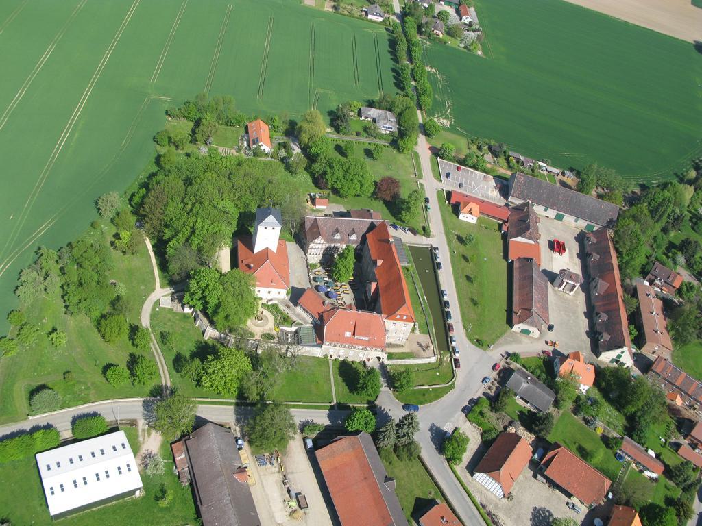 Burg Warberg Hotel Exterior photo